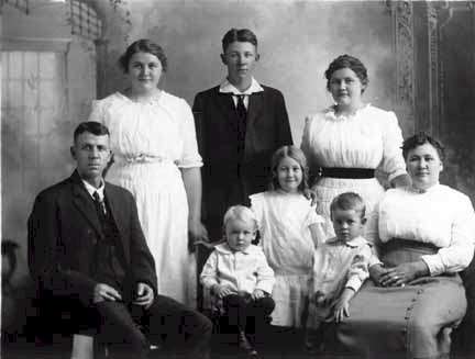 Family of Wallace Washington Dawkins (1916)