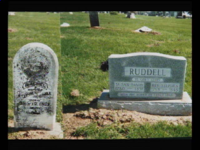 pw-ruddell-tombstone.jpg (38665 bytes)