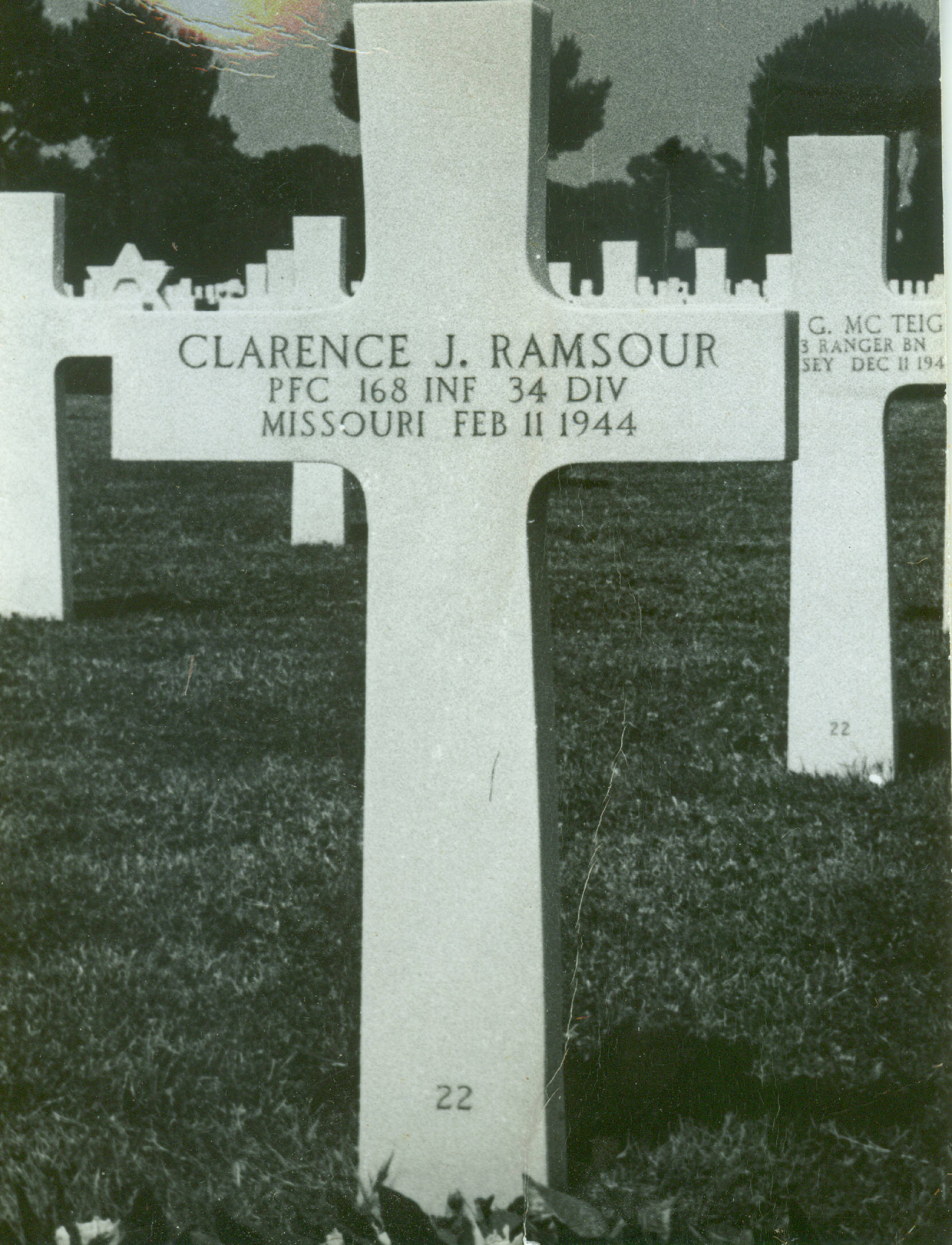 headstone-ramsour-clarence.jpg (550611 bytes)